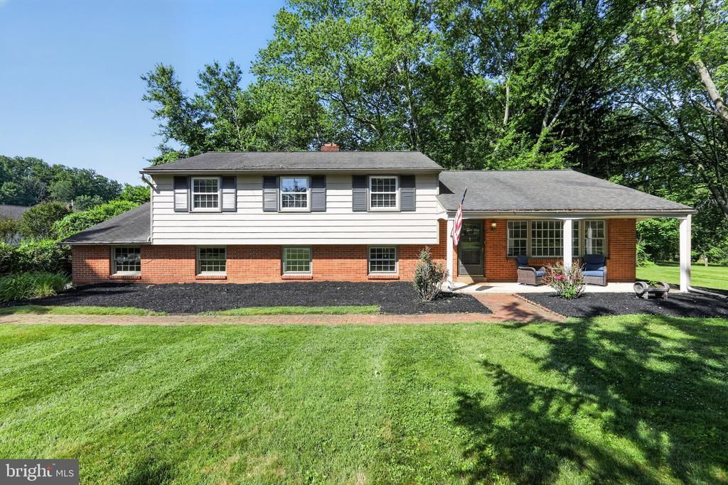 1043 Carolyn Drive, West Chester, PA 19382 Main Photo