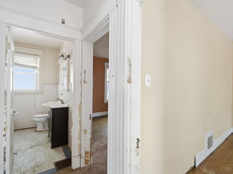 813 S Fred Shuttlesworth Circle, Cincinnati, OH 45229 Photo 27