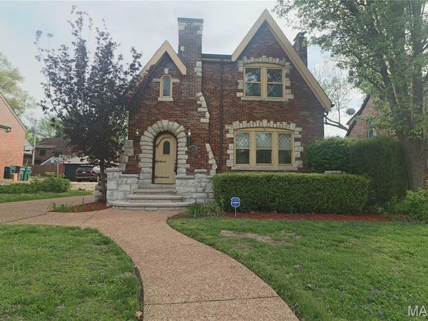 7326 Country Club Drive, St Louis, MO 63121