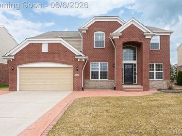 49184 Gracechurch Road, Macomb Twp, MI 48044