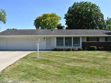 41147 S McMahon Circle, Novi, MI 48375