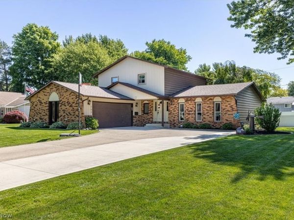 709 Oakhurst Drive, Amherst, OH 44001