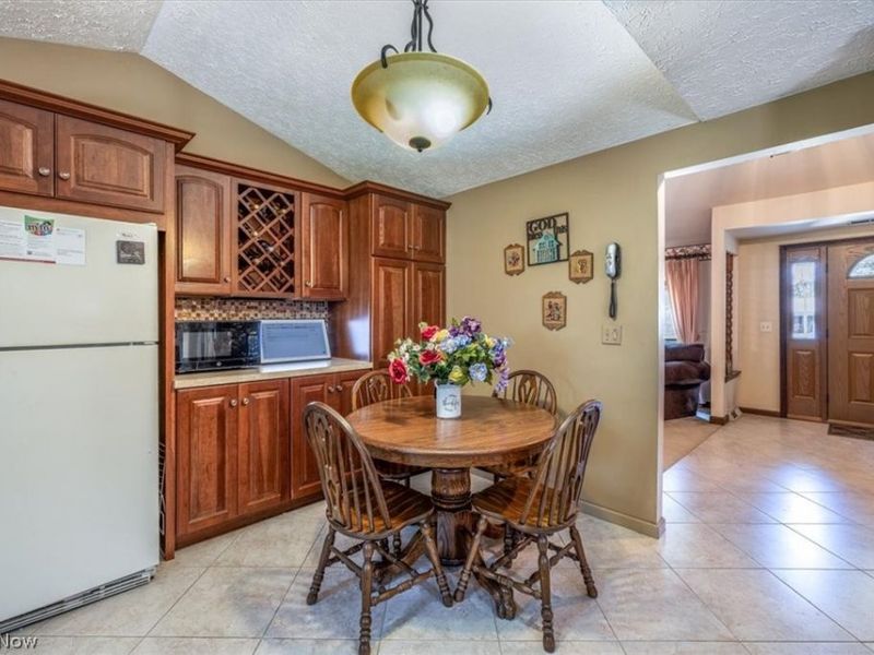 709 Oakhurst Drive, Amherst, OH 44001 Photo 11