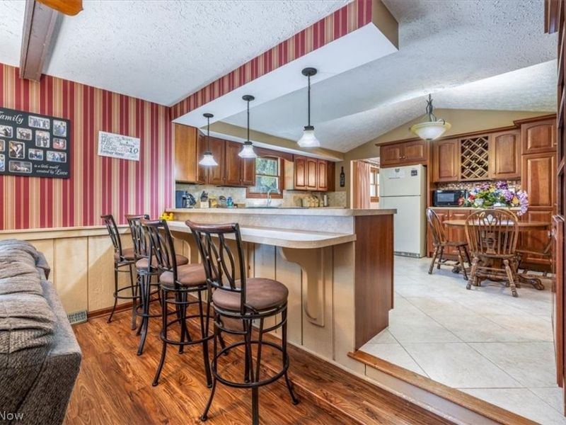 709 Oakhurst Drive, Amherst, OH 44001 Photo 13