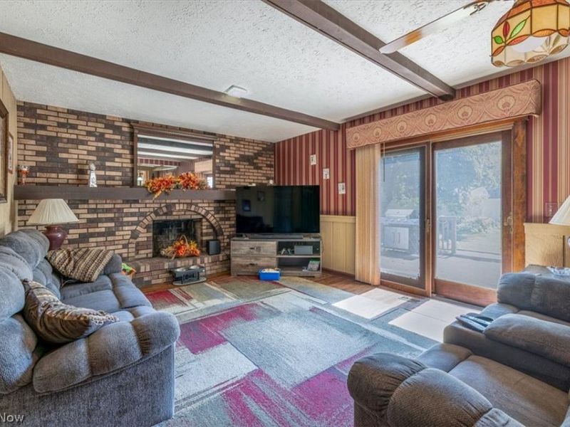 709 Oakhurst Drive, Amherst, OH 44001 Photo 14