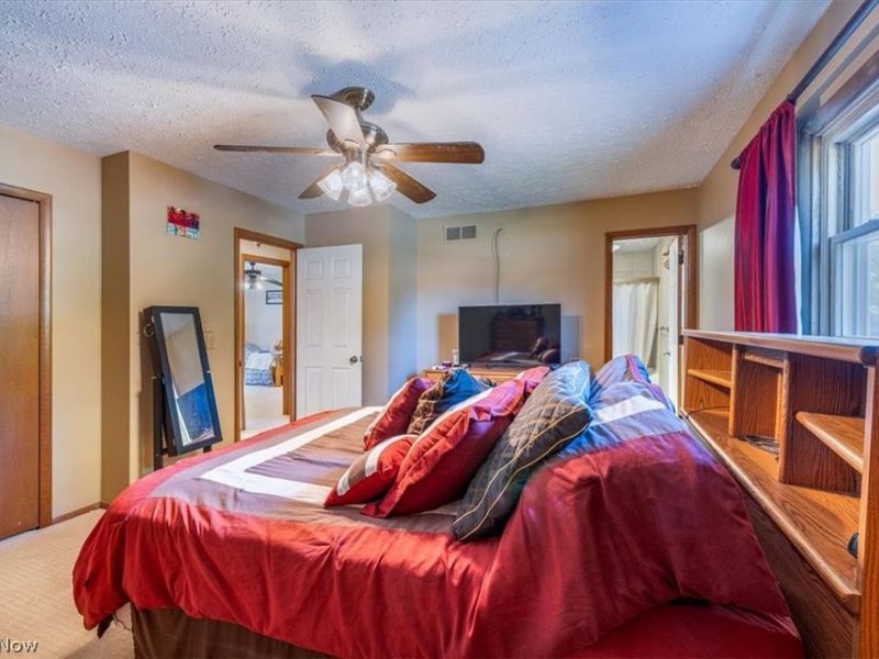 709 Oakhurst Drive, Amherst, OH 44001 Photo 20