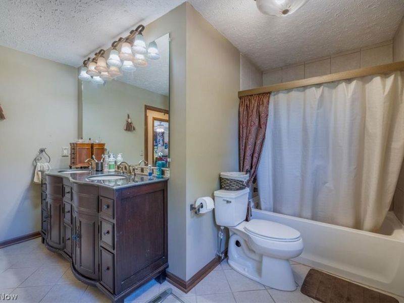 709 Oakhurst Drive, Amherst, OH 44001 Photo 21