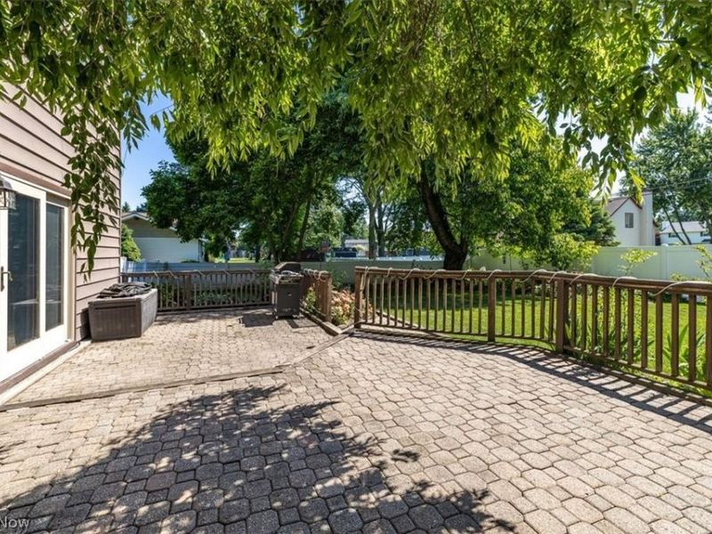 709 Oakhurst Drive, Amherst, OH 44001 Photo 27