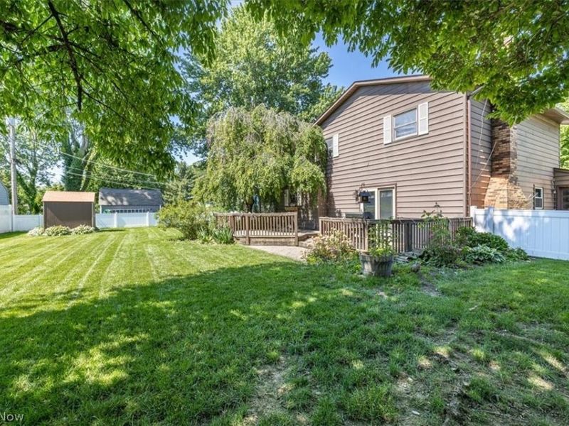 709 Oakhurst Drive, Amherst, OH 44001 Photo 29