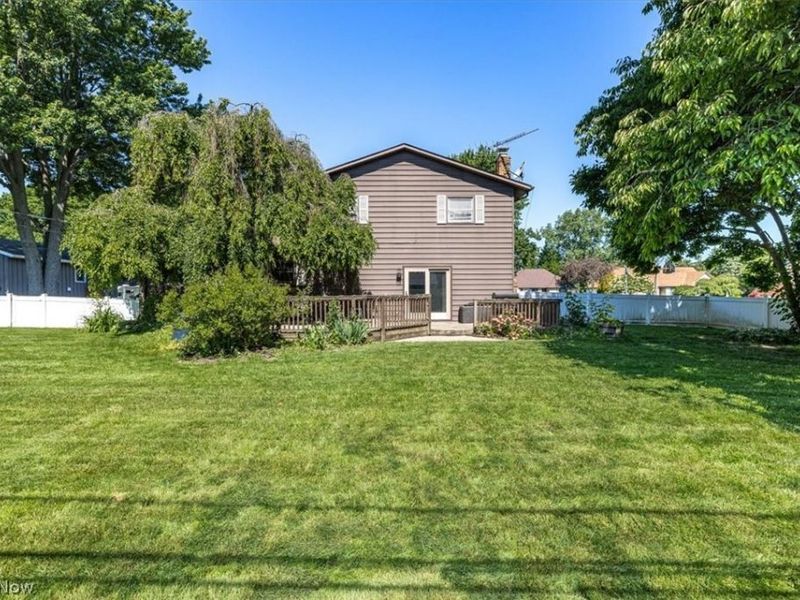 709 Oakhurst Drive, Amherst, OH 44001 Photo 30