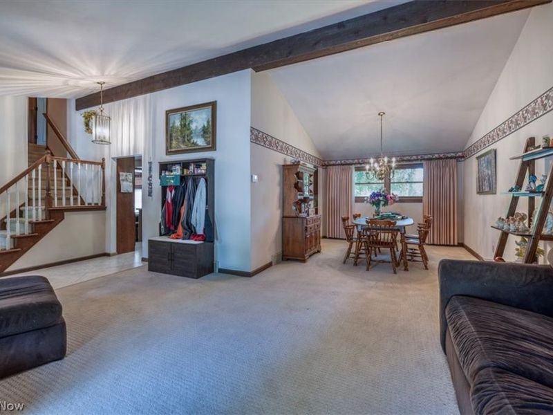 709 Oakhurst Drive, Amherst, OH 44001 Photo 6
