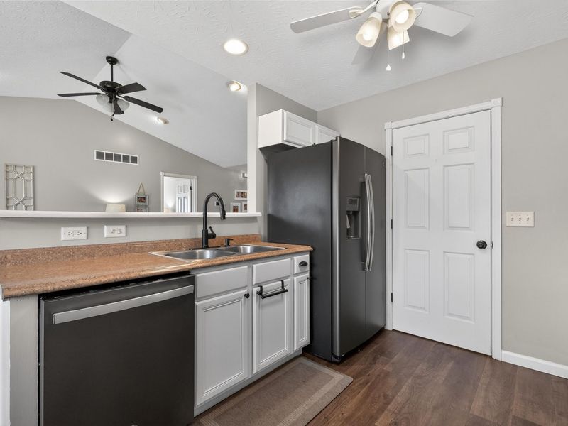 1652 Hogan Lane, Florence, KY 41042 Photo 8