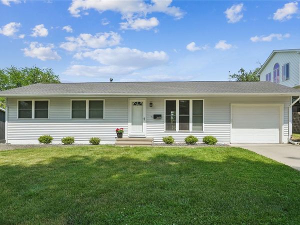 3618 Lynbrook Drive NE, Cedar Rapids, IA 52402