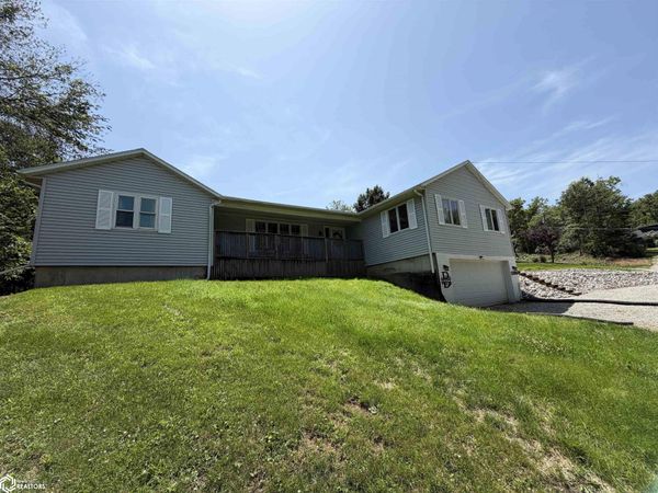 1200 E Maple Street, Centerville, IA 52544