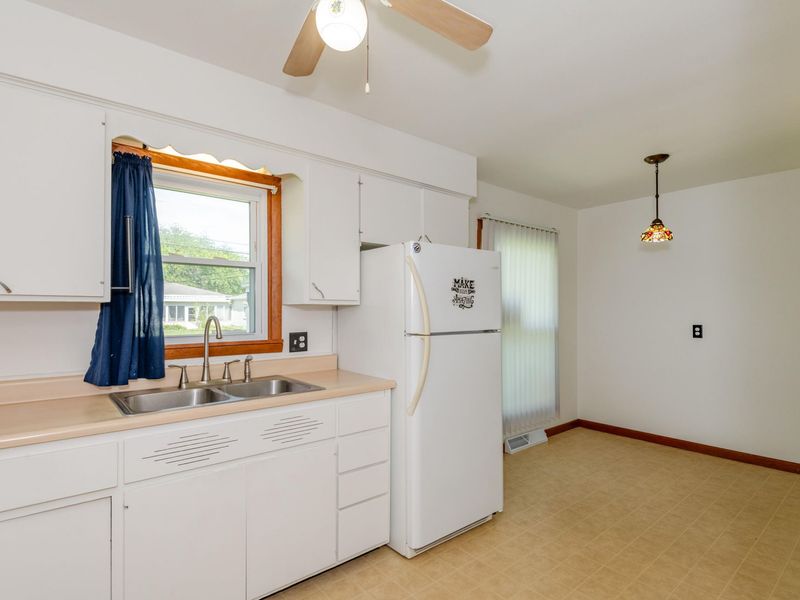 810 Meadow Lane, Troy, OH 45373 Photo 9