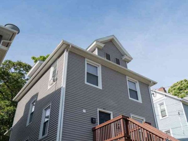 411 E 8TH Street , Davenport, IA 52803
