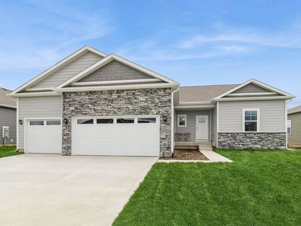 6613 Lake Ridge Avenue, Des Moines, IA 50320