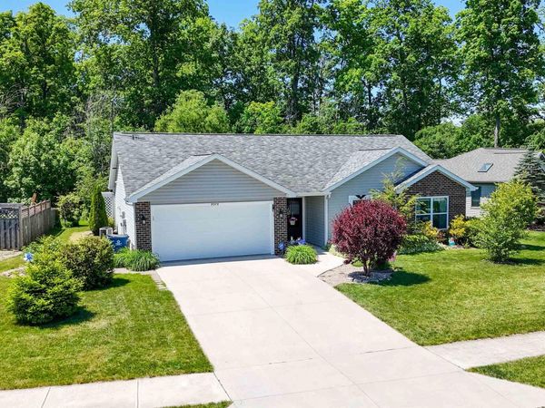 9376 Falcon Way, New Haven, IN 46774