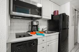 9550 Shore Dr.  photo 4