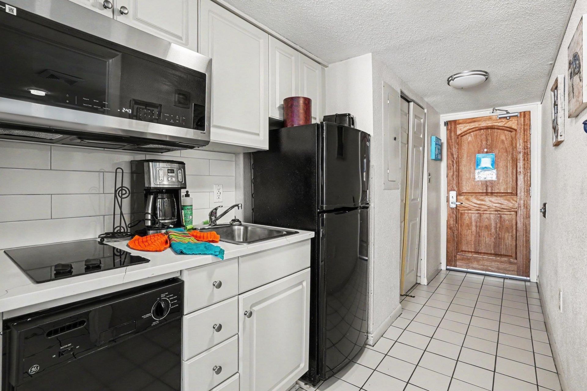 9550 Shore Dr.  Photo 4