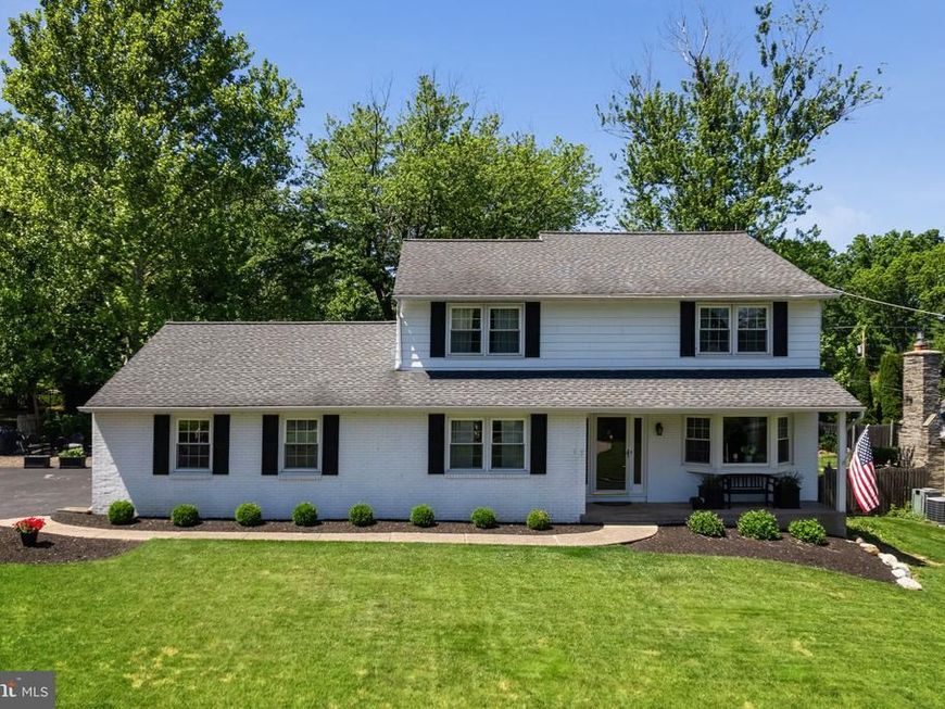 824 Queens Drive, Yardley, PA 19067 Main Photo