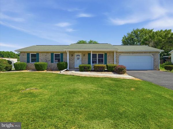 1741 WISTERIA DRIVE, CHAMBERSBURG, PA 17202