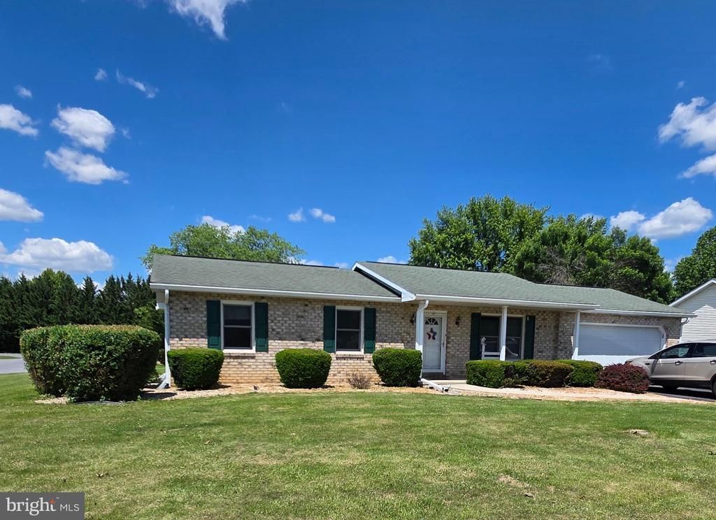1741 WISTERIA DRIVE , CHAMBERSBURG, PA 17202