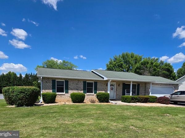1741 WISTERIA DRIVE , CHAMBERSBURG, PA 17202