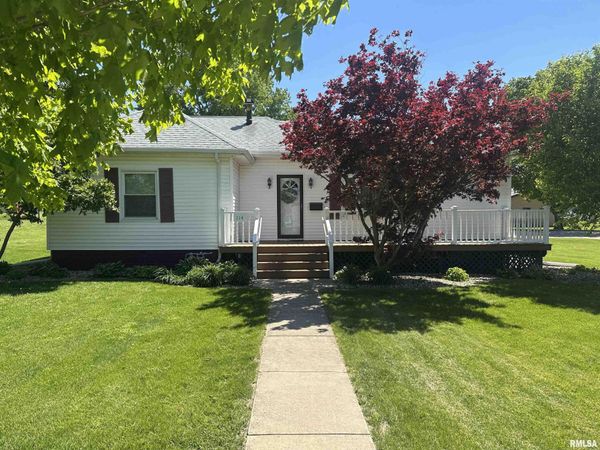 114 S LINCOLN Street, Washburn, IL 61570