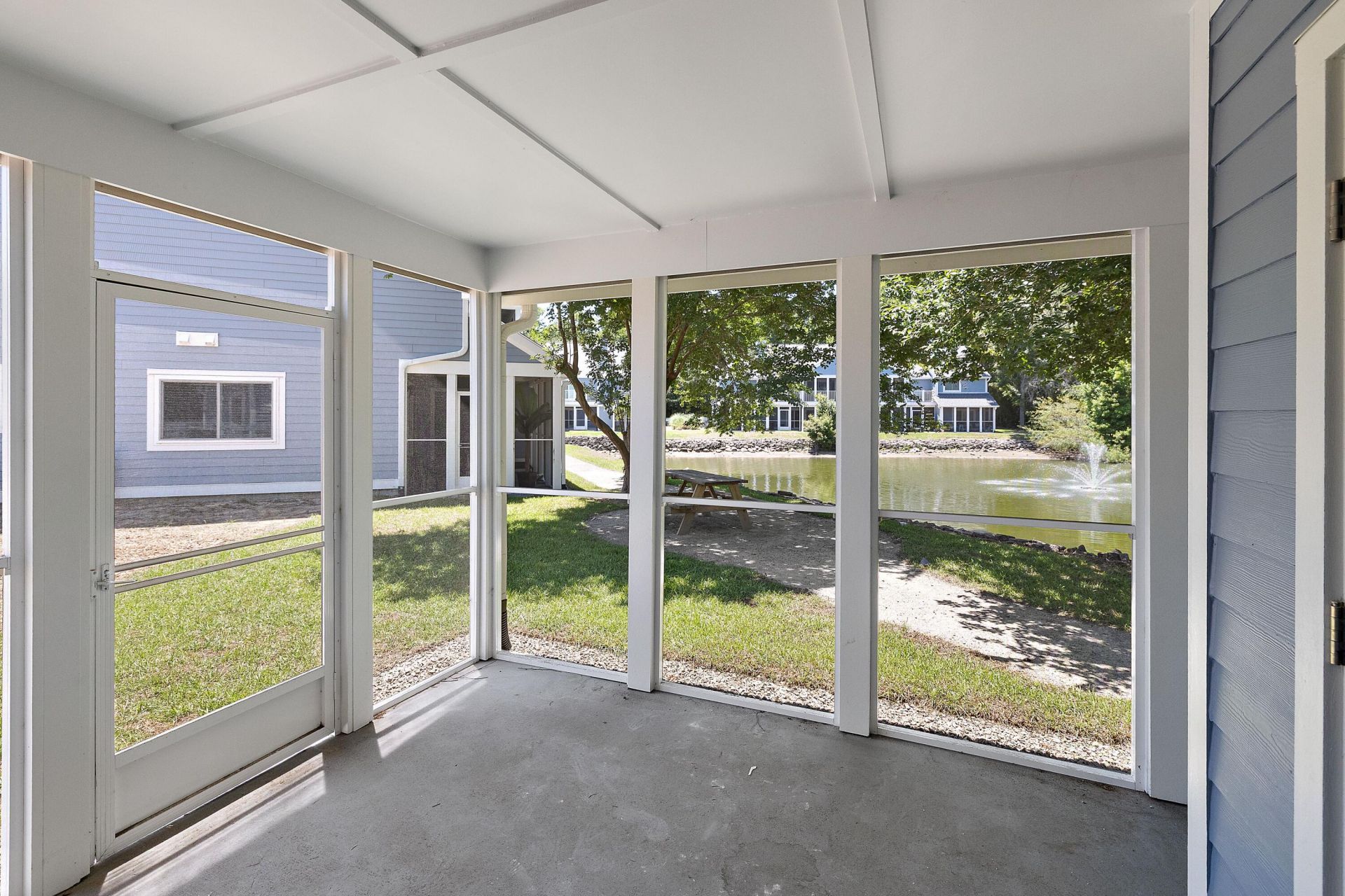 854 Catalpa Photo 12