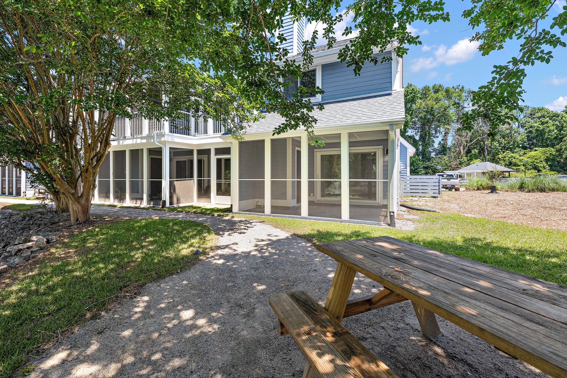 854 Catalpa Photo 14