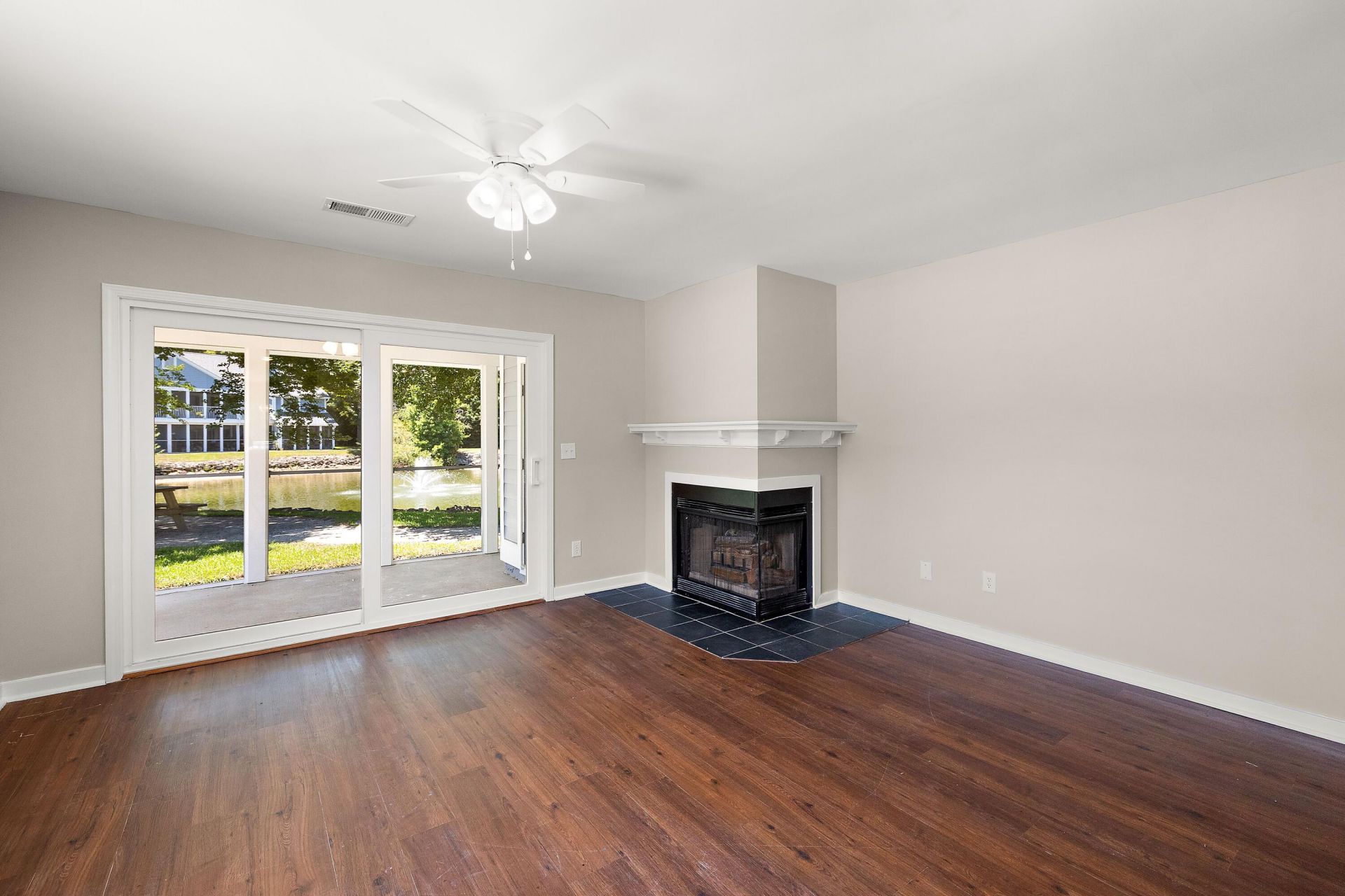 854 Catalpa Photo 5