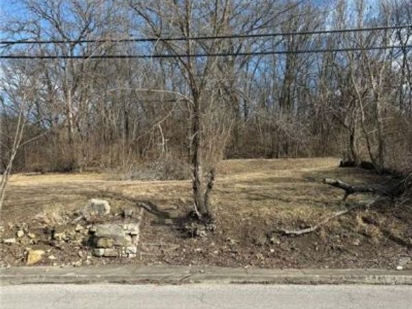 631 N Main Street, Excelsior Springs, MO 64024