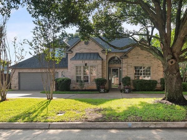 1030 Clubhouse Drive , Mansfield, TX 76063