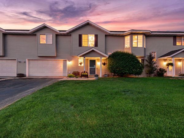 1998 Brittany Court, Shakopee, MN 55379