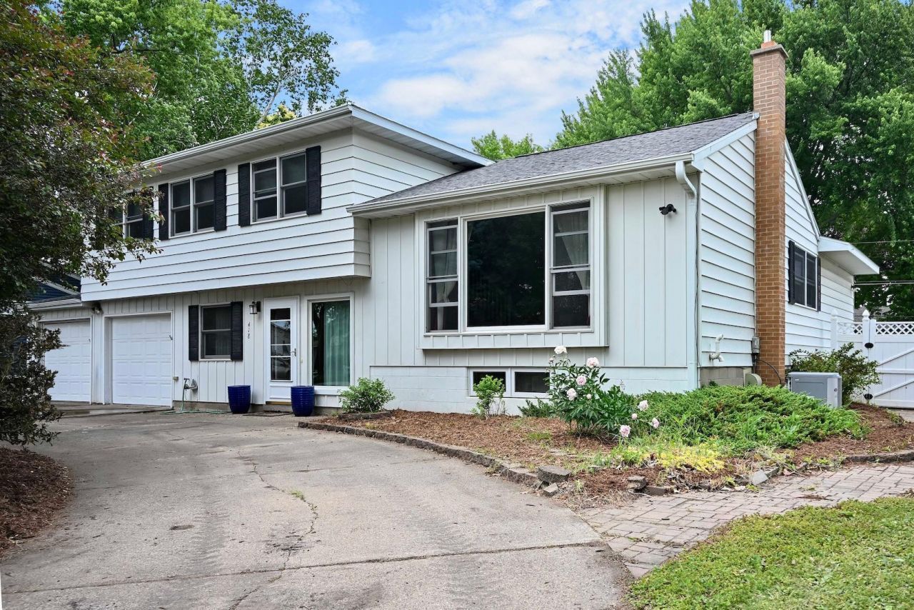 418 Hiawatha Boulevard , Winona, MN 55987