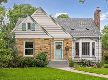 1403 California Avenue W, Falcon Heights, MN 55108