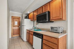 9550 Shore Dr.  photo 4