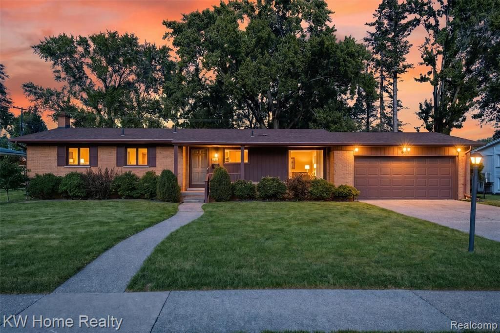 16850 Surrey Street, Livonia, MI 48154 Main Photo
