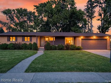 16850 Surrey Street, Livonia, MI 48154
