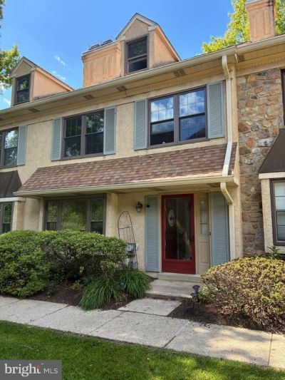 11 CHATEAU CIRCLE , CHESTERBROOK, PA 19087