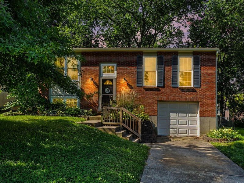 1749 Promontory Drive, Florence, KY 41042 Photo 2