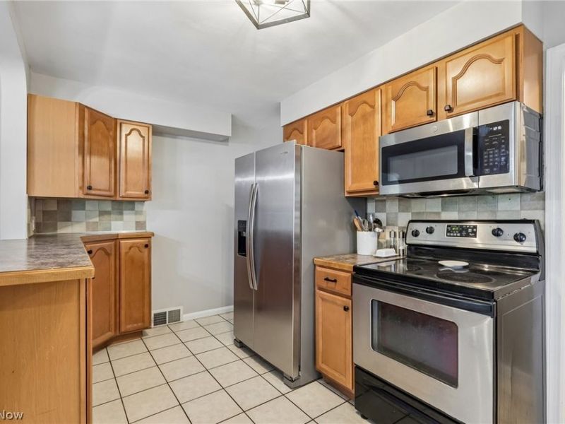 214 Kenwick Drive , Akron, OH 44313 Photo 9