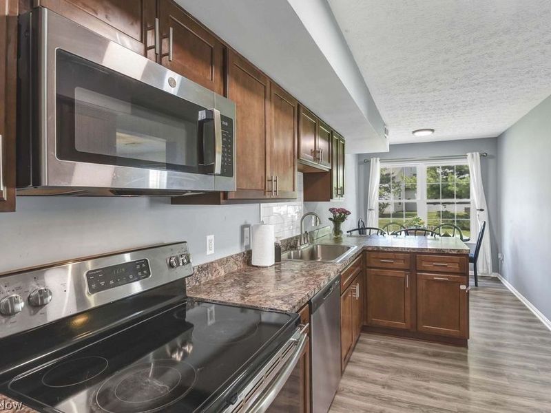 6804 Meadow Lane , Middleburg Heights, OH 44130 Photo 17