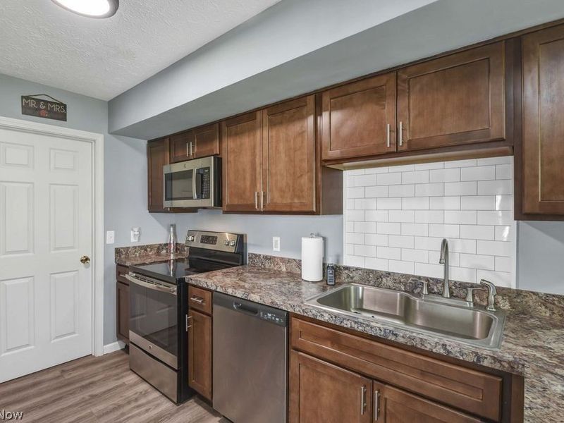 6804 Meadow Lane , Middleburg Heights, OH 44130 Photo 18