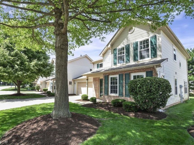6804 Meadow Lane , Middleburg Heights, OH 44130 Photo 3