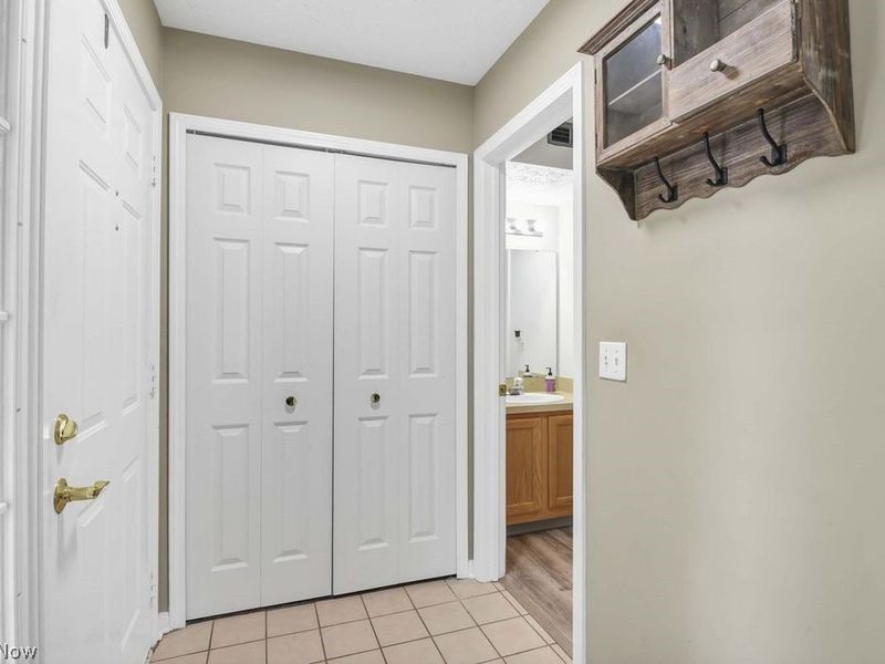 6804 Meadow Lane , Middleburg Heights, OH 44130 Photo 9