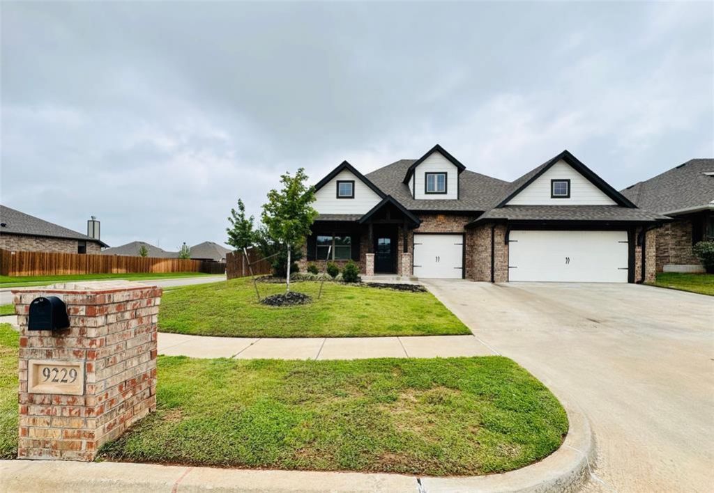 9229 NW 89th Street, Yukon, OK 73099 Main Photo