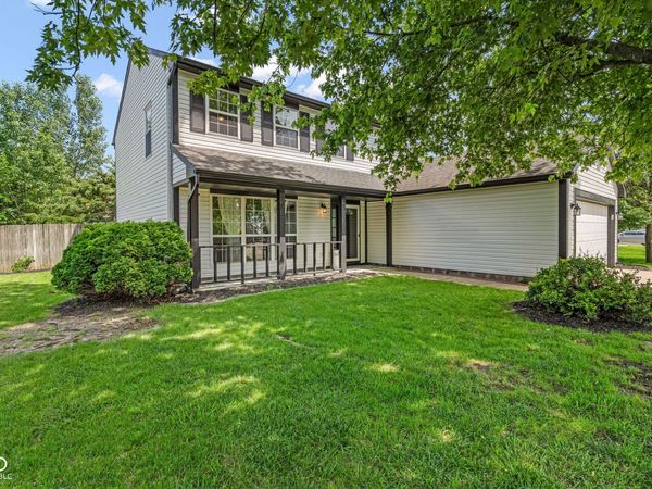 641 Saraina Lane, New Whiteland, IN 46184