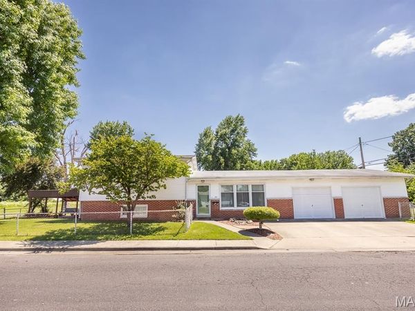 201 S Olive Street , Hartford, IL 62048
